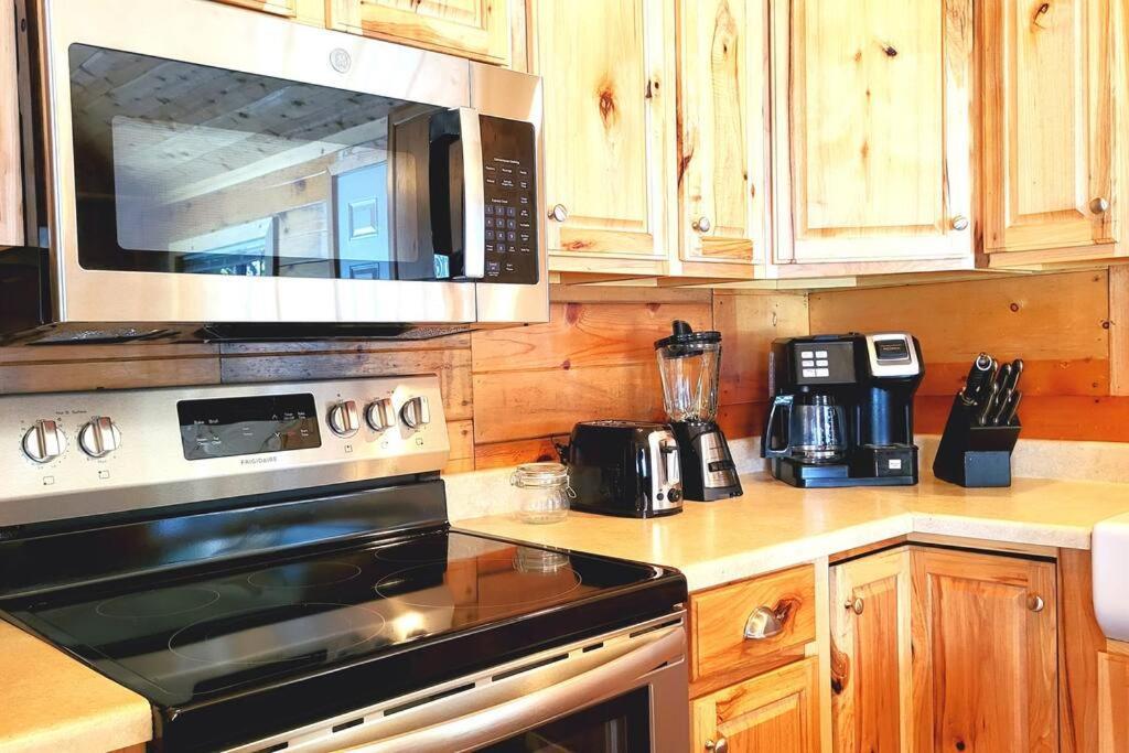 Sequoia Splendor, Inside Kings Canyon Np By Visitors Center Holiday home *
